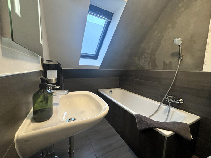 Bathroom 10