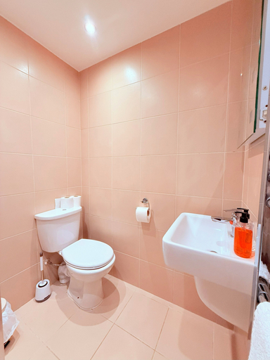 Bathroom 4, Europa House Hotel, London