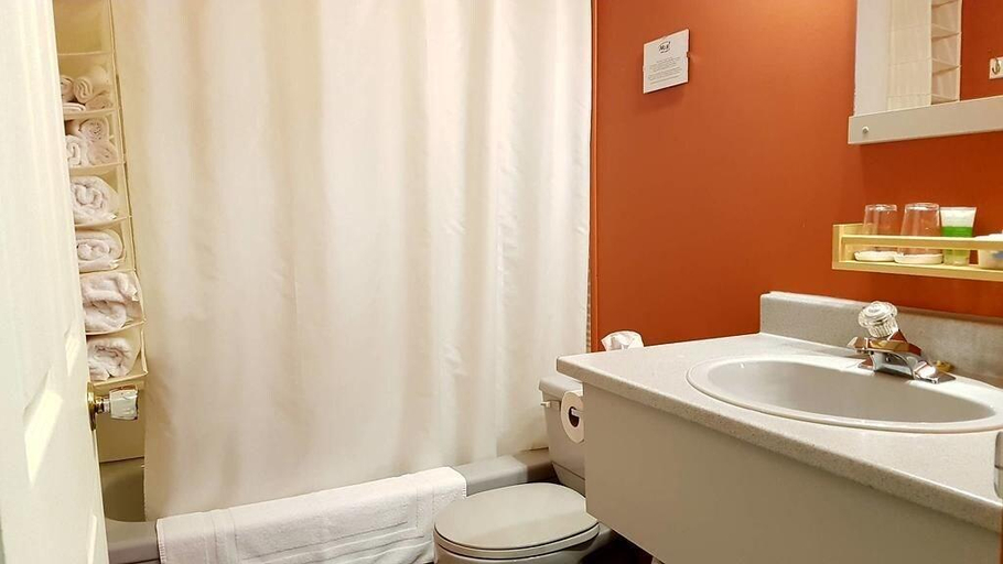 Bathroom 5, Hotel Le Must, Portneuf