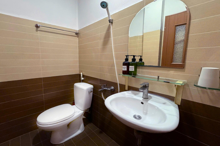 Bathroom, Loove Hotel 3, District 7