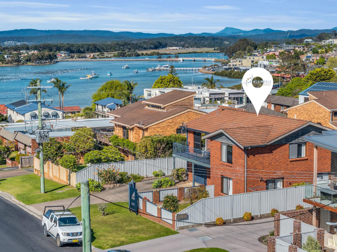 Exterior view 4, Harbour Lights - townside with a pool, Bega Valley