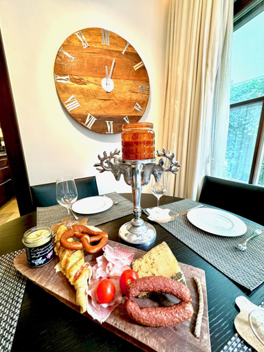 Food & Drinks 4, KITZ DELUXE SUITE 1 & 2 im Zentrum mit eigenem SPA & PARKEN by belle-stay, Kitzbühel