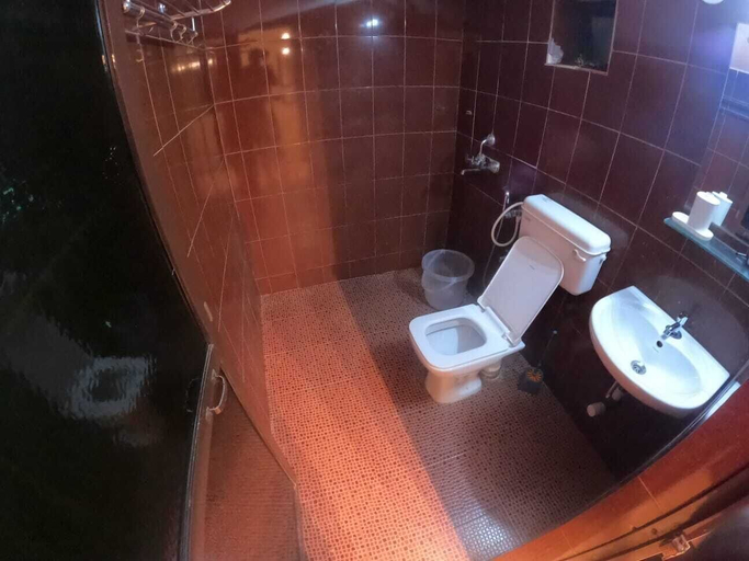 Bathroom 3, Kites Hostel and Rooms Vagator Goa, North Goa