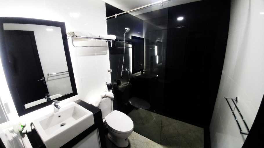 Bathroom 19