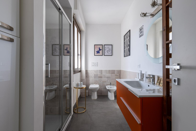 Bathroom 4, Radio Hotel, Roma