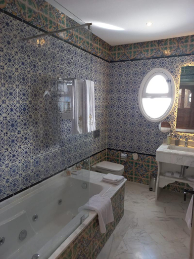 Bathroom 5, La Menara Hotel & SPA, Carthage