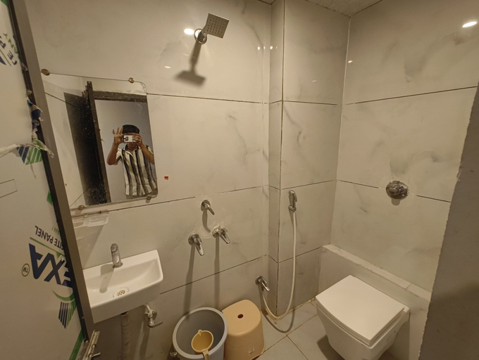 Bathroom 4, Hotel Manthan Palace, Ujjain