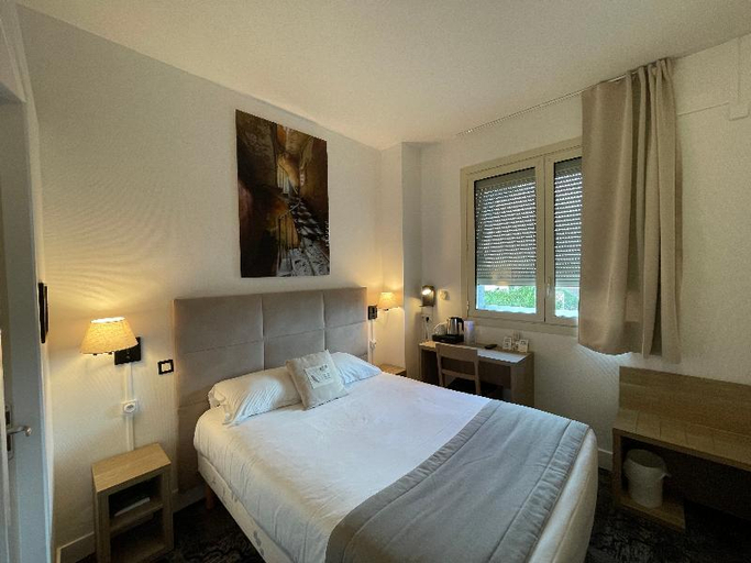 Bedroom 2, Logis Le Passiflore Cognac, Charente