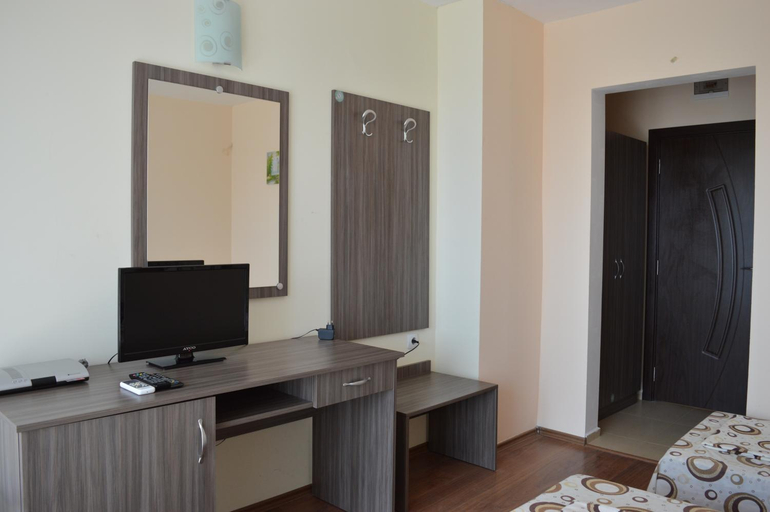 Bedroom 2, Hotel Ray, Sozopol