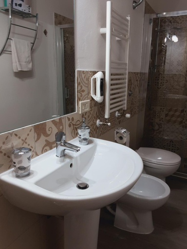 Bathroom 5, Relais LaValle, Taranto