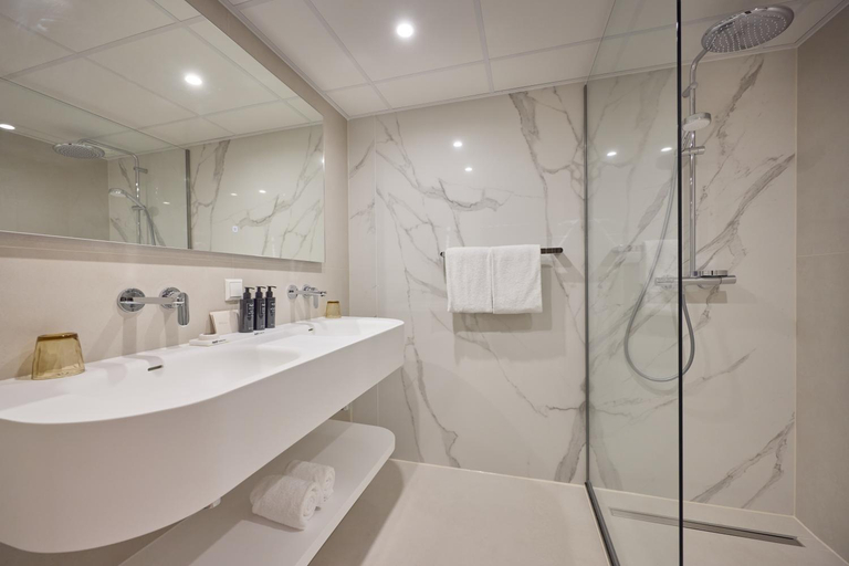 Bathroom 5, WestCord Art Hotel Amsterdam 4 stars, Amsterdam