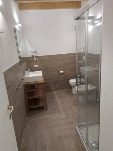 Bathroom 2, Suite il ritrovo dei poeti, Taranto