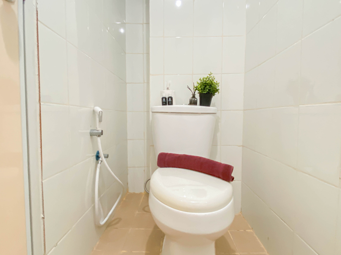 Bathroom 5, Good Studio at Dramaga Tower Apartment By Travelio, Bogor