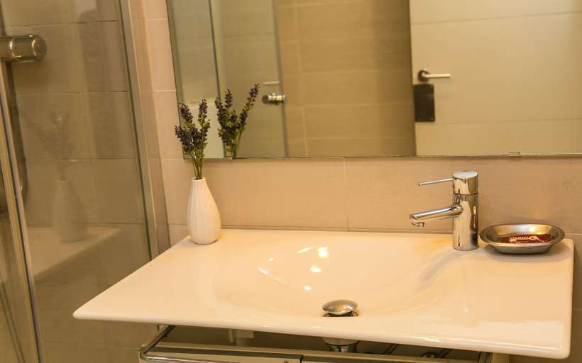 Bathroom 3, Alcam Molino, Barcelona