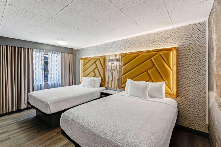 Bedroom 2, The Wander Hotel, a Ramada by Wyndham, Sevier