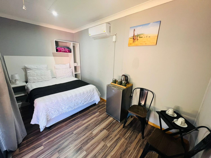 Bedroom, Ten Flags Theme Park, Bojanala
