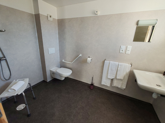 Bathroom 5, Auberge du Château de Joux, Doubs