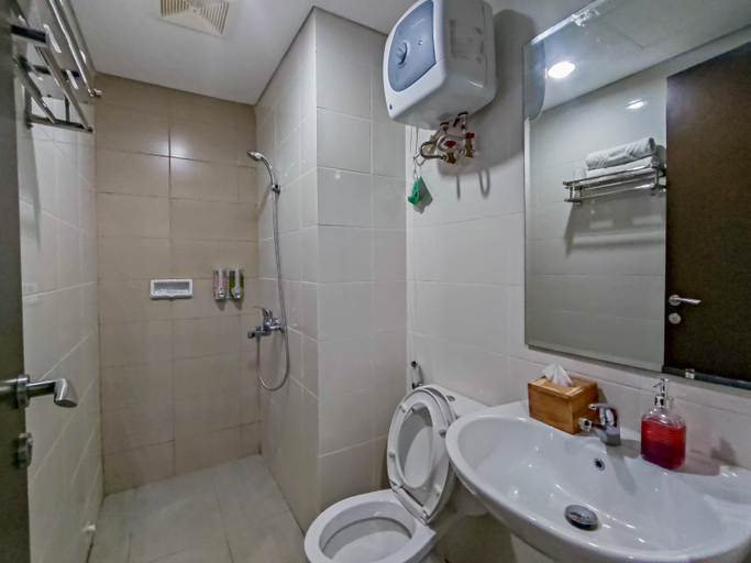 Bathroom 5, Arunika's One Bedroom Apartment at Borneo Bay, Balikpapan