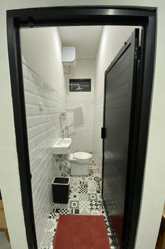 Bathroom 3, Mekuhibi ID Guest House, Sleman