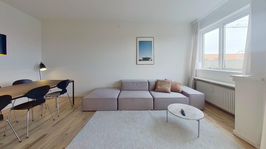 Room 2, 3-bed in Frederiksberg w Balcony - 210, Frederiksberg