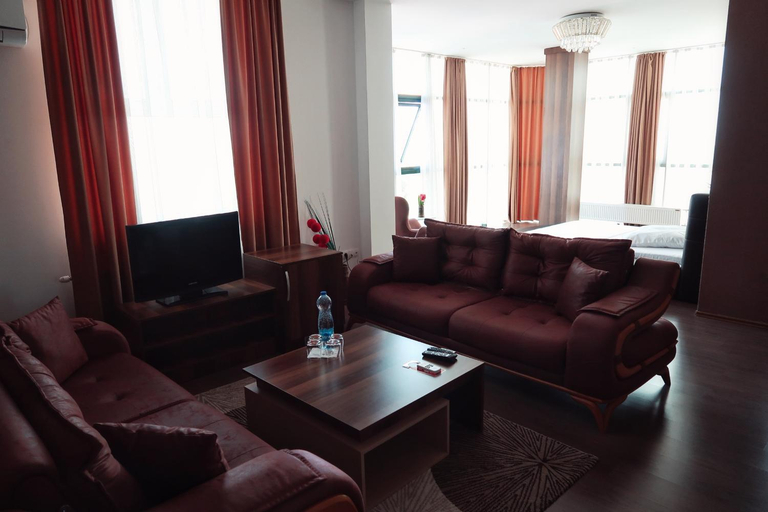 Others 3, Hotel Antika, Peć
