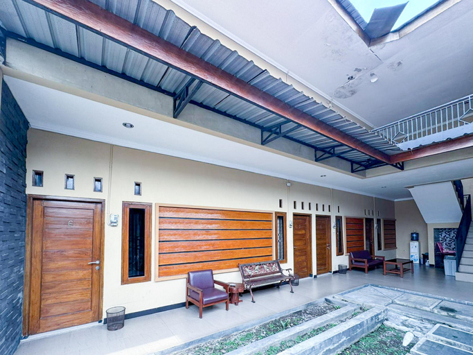 Exterior & Views 2, Al Abror Homestay Mandala Krida Mitra RedDoorz, Yogyakarta