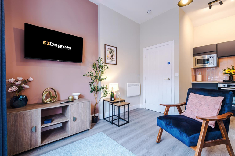 Shared lounge/TV area