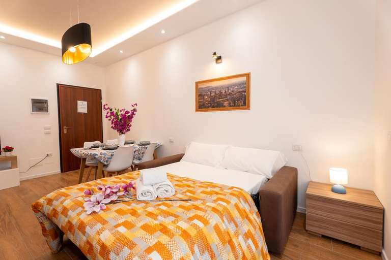 Bedroom 2, APARTMENTS VISTALLIHOUSE, Bergamo