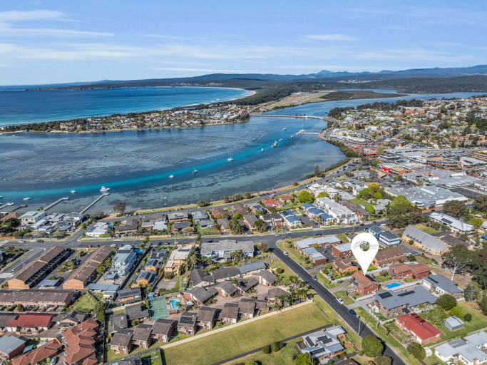 2, Harbour Lights - townside with a pool, Bega Valley