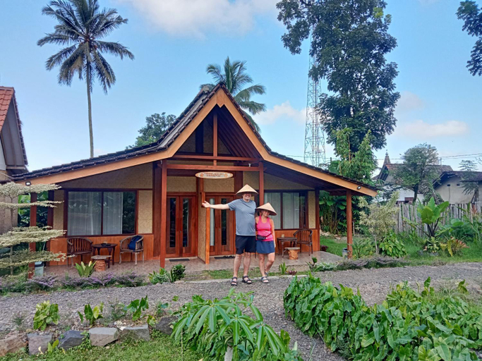 Exterior 4