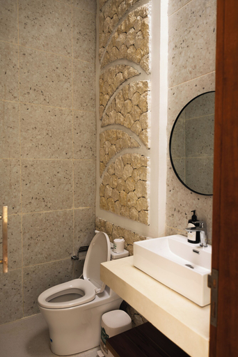 Bathroom 4, Tropical 2BR Private Villa, 6min Pererenan Beach, Badung