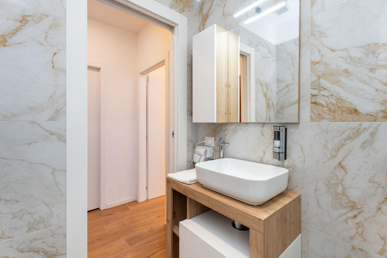 Bathroom 18