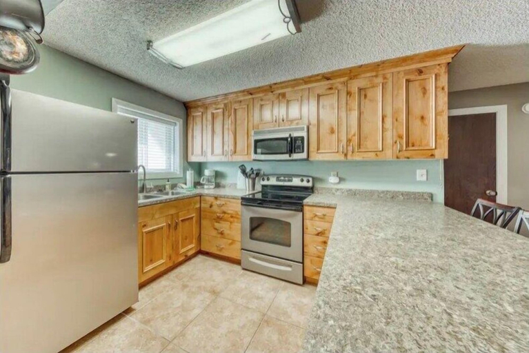 Others 5, Spacious 2BR, 2BA for 6- Kristi, Iron