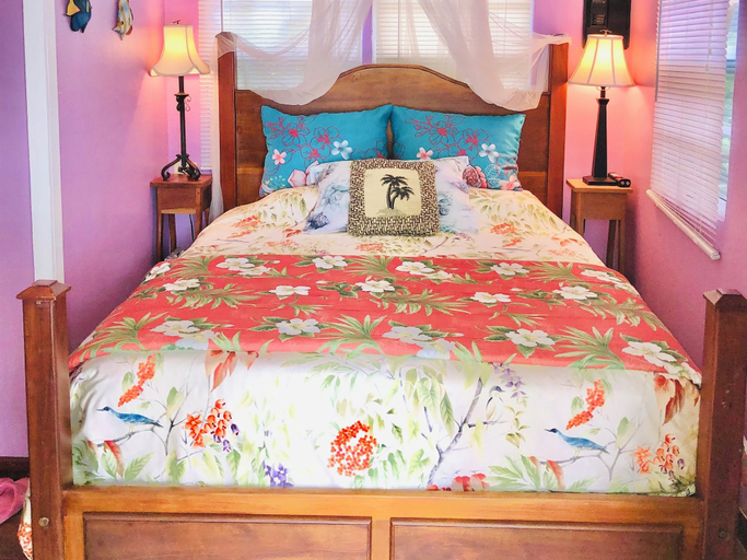 Bedroom 2, Coral Cove Inn