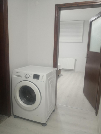 Others 2, EST Suite Apart, Merkez