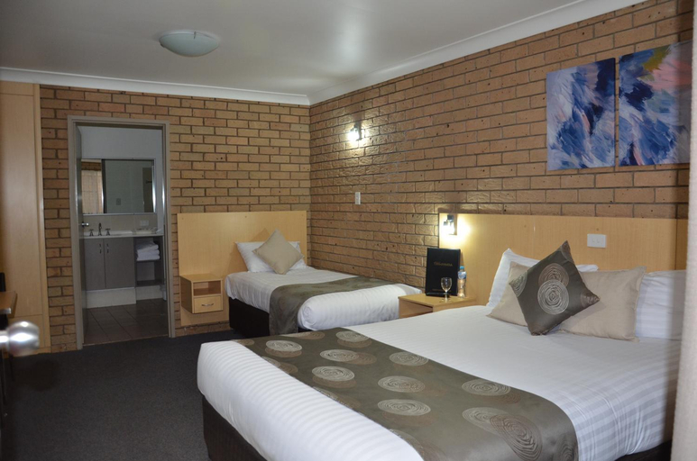 Bedroom 3, Sunray Motor Inn, Toowoomba - North-West