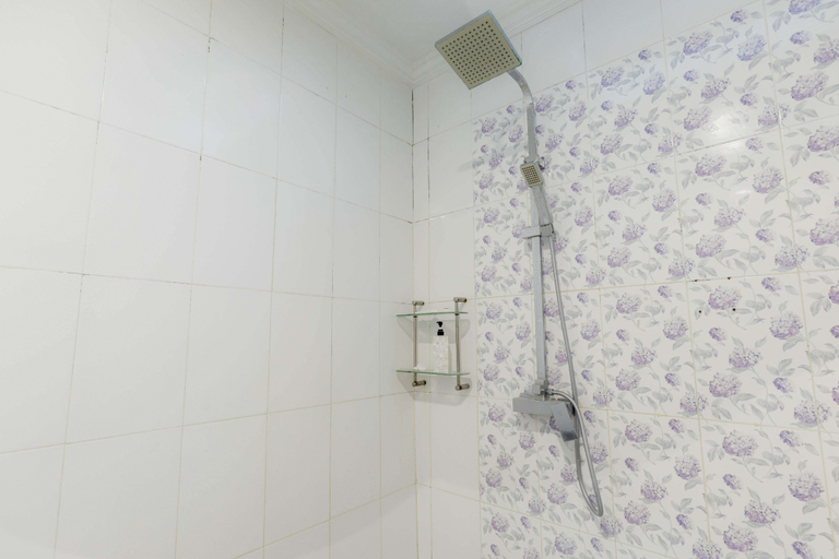Bathroom 4, Govardhan Bungalow, Klungkung