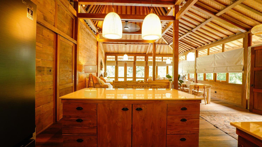 Others 2, Rumah Bambu Gladek Dua, Badung
