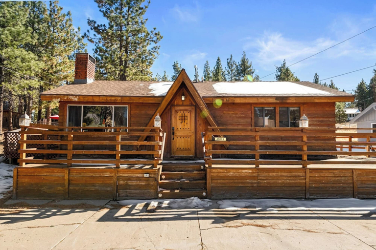 Exterior & Views 1, Lakeside Cottage - Charming  Retreat, San Bernardino