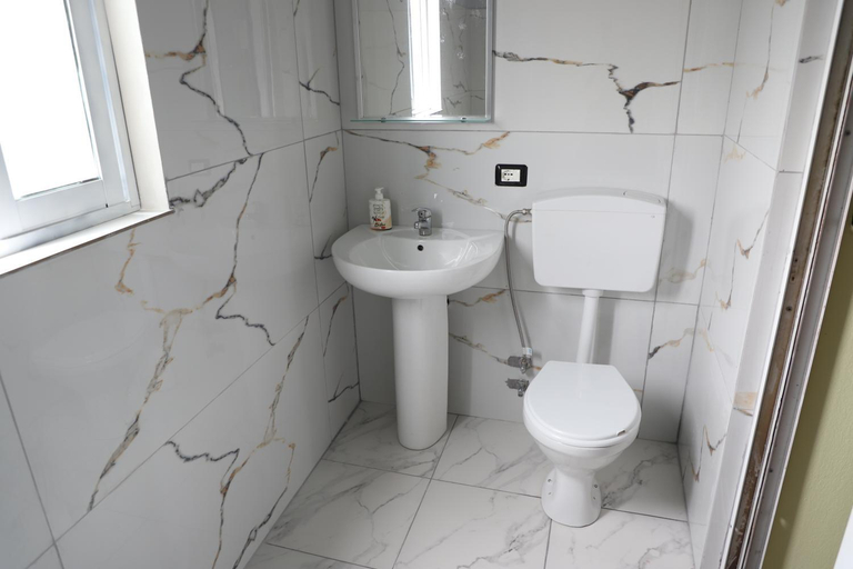 Bathroom 3, Berat Guesthouse Katerina, Beratit