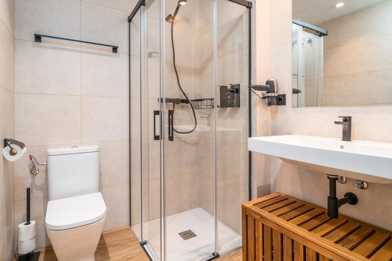 Others 5, Limehome Barcelona Placa Pirineus, Barcelona