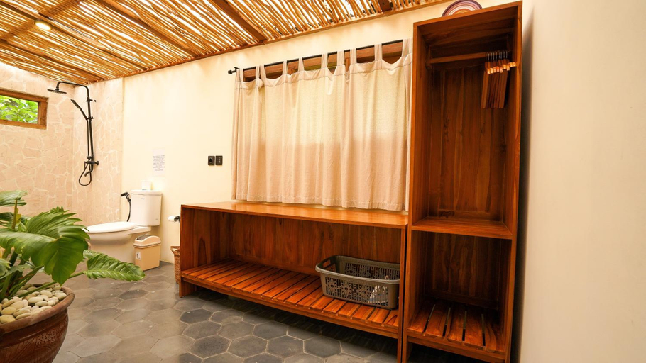 Others 5, Rumah Bambu Gladek Tiga, Badung