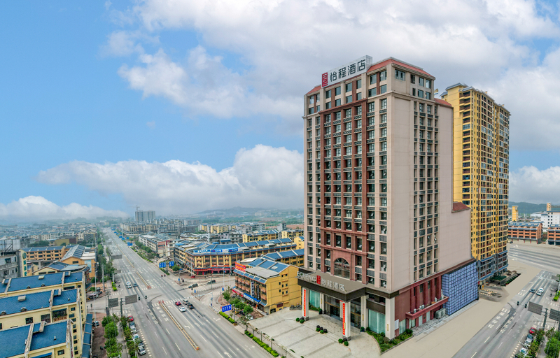 Exterior & Views