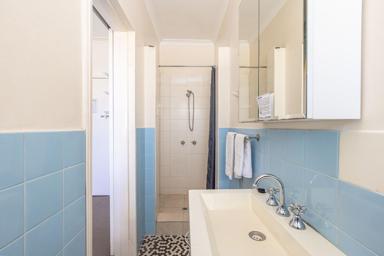 Bathroom 4, Lees Hotel Ingham, Hinchinbrook