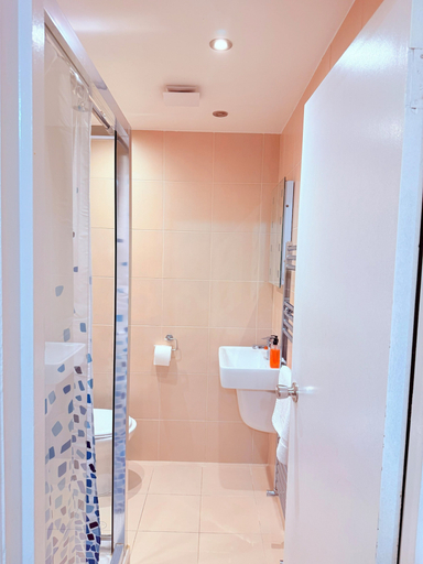 Bathroom 4, Europa House Hotel, London