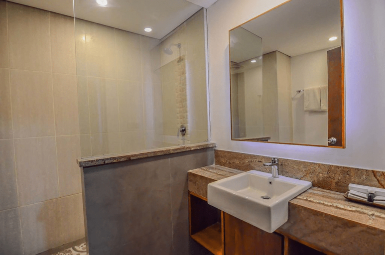 Bathroom 10