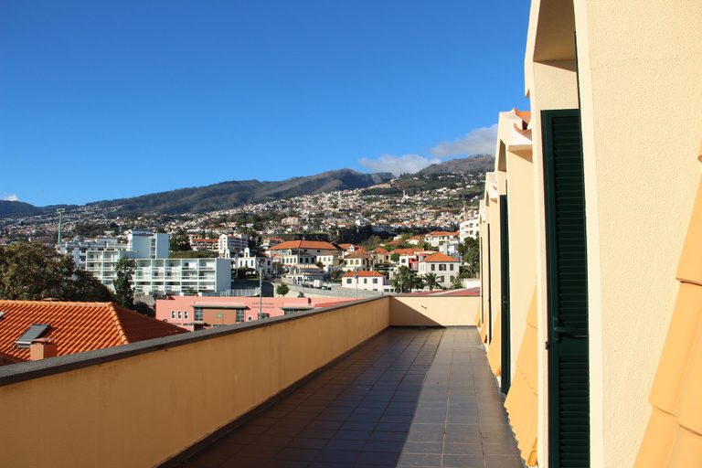 Others 5, Travellers Pearl by Story Tellers, Funchal