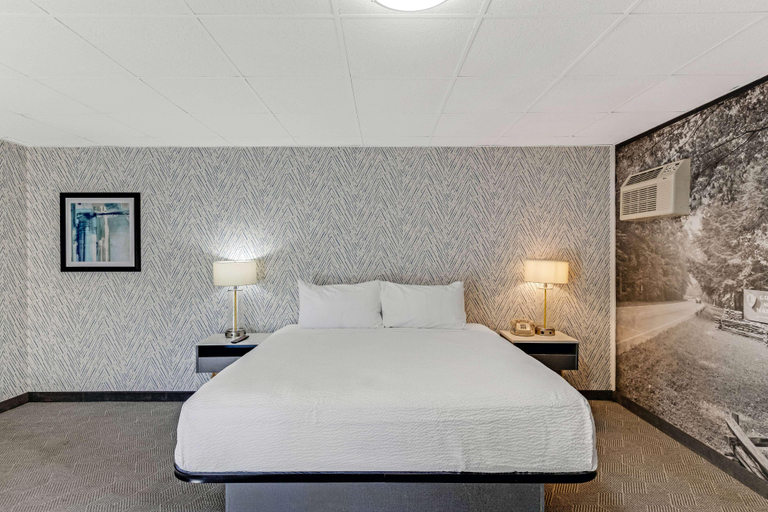 Bedroom 2, The Wander Hotel, A Ramada By Wyndham, Sevier