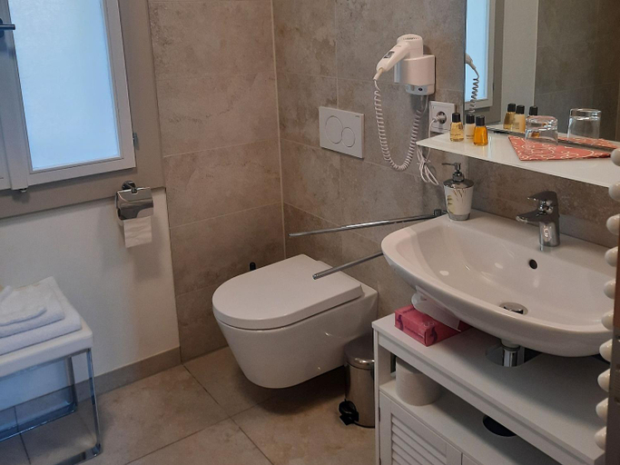 Bathroom 5, Gasthof Weißes Ross, Kitzingen