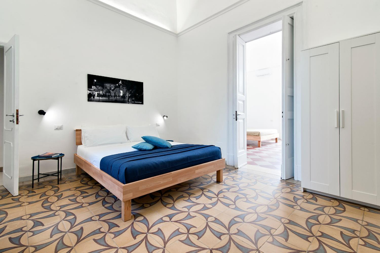 Others 4, Liberty Rooms, Lecce